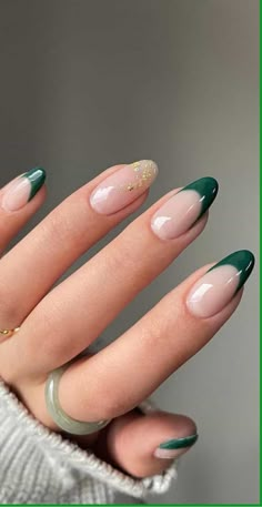 Discover the charm of nature through our elegant green manicures that perfectly embody the essence of autumn. Adorn your nails with rich shades of green, reminiscent of fall foliage, and exude a sense of grace and style. Embrace the seasonal beauty with stunning nail art that captures the spirit of autumn in all its glory. Hoco Nails, Emerald Nails, Kutek Disney, Green Acrylic Nails, Dark Green Nails, Formal Nails, Green Nail Designs