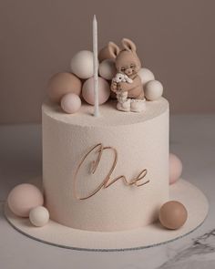 there is a cake that has been decorated with an animal and the word one on it