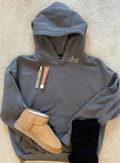 #fall #outfitidea #schooloutfitideas #uggseason Autumn School Outfit, Outfit Inspo Casual, Trendy Outfits For Teens, Cute Lazy Day Outfits, Fits Clothes, Lazy Day Outfits, Cute Everyday Outfits, Cute Simple Outfits, Really Cute Outfits