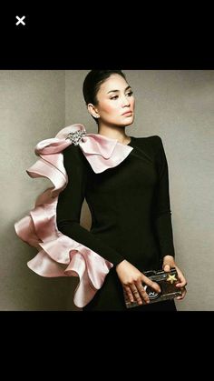 Very dramatic Dramatic Sleeves, Dress With Sleeves, فستان سهرة, Long Black Dress, Super Ideas, Black Style, Couture Fashion