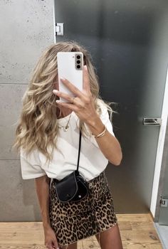 Animal Print Skirt Outfit, Cheetah Print Outfits, Printed Skirt Outfit, Tube Top And Skirt, Jean Skirt Outfits, Leopard Print Outfits, Cheetah Nails, Looks Pinterest, High Waist Long Skirt