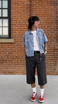 Nonbinary Dance Outfit, Queer Capsule Wardrobe, Amab Nonbinary Outfits, Fall Nonbinary Outfits, Winter Nonbinary Outfits, Soft Masc Plus Size, 90s Androgynous Fashion, Short Masc Outfits, Fem Nonbinary Outfits