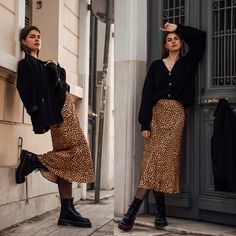 Leopard Print Wrap Skirt, Leopard Print Maxi Skirt Outfit, Leopard Print Skirt Outfit, Skirt Lookbook, Leopard Skirt Outfit, Casual Chic Winter, Printed Skirt Outfit, Skirt Boots, Winter Styling