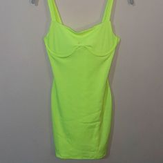 Windsor Neon Yellow Bodycon Mini Dress Size Medium New With Tags Underwire Bra Built-In Formfitting Double Lined 96% Polyester 4% Spandex *Small Stain On The Front Bust Area (See Pictures) Perfect For A Night Out In The City! Dark Green Mini Dresses, Blue Sparkle Dress, Red Bodycon Mini Dress, Dresses Windsor, Yellow Bodycon Dress, White Dresses Graduation, Bodycon Tank Dress, Red Bodycon, Mini Dress Formal