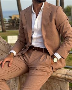 Brown Groomsmen Suits, Brown Suit Wedding, Men Linen Suits, Brown Groomsmen, Wedding Guest Outfit Men, Brown Suits For Men, Italy Wedding Guest Outfit, Italy Wedding Guest