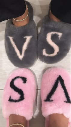 Classy Slippers, Aesthetic Slippers, Slippers Aesthetic, Vs Slippers, Kappa Slides, Sandal Outfits, Shoe Aesthetic, Cute Slides, Pretty Sneakers