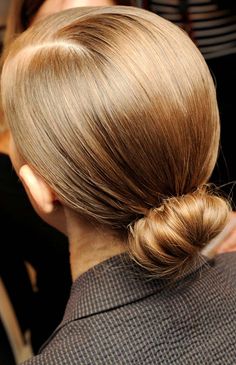 Chloé | Spring 2011 Easy Trendy Hairstyles, Wild Hair Color, Performance Hairstyles, Easy Hairdos, Split Hair, Show Beauty, Dance Hairstyles, Bun Hairstyles For Long Hair