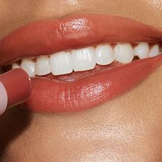 Hyaluronic Acid-infused hydrating LIPSTICK BALM in a kissable peachy-nude shade! Charlotte Tilbury Magic Cream, Magic Lipstick, Charlotte Tilbury Hot Lips, Tinted Eyebrow Gel, Color Lip Balm, Kohl Eyeliner, Hydrating Lipstick, Lip Lacquer, Eyebrow Gel