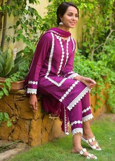 Simple Kurta Designs, Pakistani Dresses Casual, Dress Design Patterns, Maria B, Sleeves Designs For Dresses, Simple Pakistani Dresses