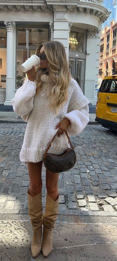 Paige Lorenze Winter Outfits, Yale Outfit Aesthetic, Florence Italy Outfits Winter, Italy In Spring Outfits, Cold New York Outfit, Chic Winter Outfits Street Style, Paris Outfits Winter French Style, Winter Italy Outfit, Winter Brunch Outfit Classy