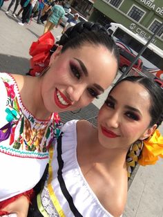 Bailarinas de folklore mexicano Concept Photos, Vision Boards, Vision Board, Film, Quick Saves