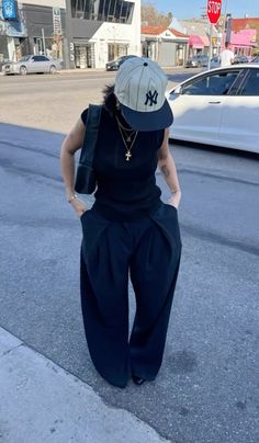 Fashion Creatives, Girls Streetwear, Cap Outfit, Foto Ideas Instagram, Outfits With Hats, Streetwear Women, Fit Inspo, Lookbook Outfits