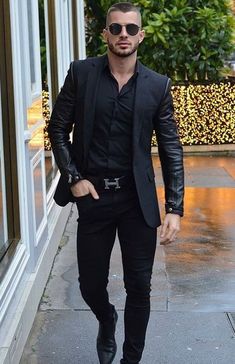 Casual Smart Outfits Men, Mens Black Suit Outfit, Black Suit Ideas For Men, Mens Black Blazer Outfit, 30th Outfit, Black Blazer Men, Black Blazer Outfit, Black Outfit Men, Man In Black