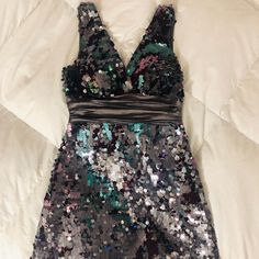 Sequin Mini Dress Gray And Green Sequins Gray Satin Like Waist Side Zip Never Worn Nwot Super Cute Dresses Sequin, Green Sequins, Sequin Mini, Sequin Mini Dress, Forever 21 Dresses, 21 Dresses, Gray Dress, Sequin Dress, Side Zip