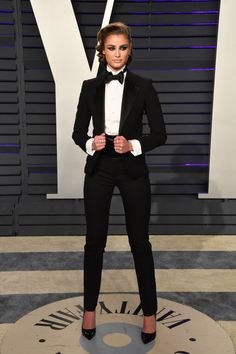 Women Tuxedo Outfit, Woman In Suit, Black And White Heels, Tuxedo Women, Taylor Marie Hill, Taylor Hill, Vanity Fair Oscar Party, Stunning Outfits, Suit And Tie