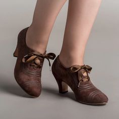 American Duchess: PRE-ORDER Claremont Women's Retro Oxfords (Brown) 1930s Shoes, American Duchess, How To Clean Suede, Oxford Pumps, Grosgrain Ribbon Bows, London College, Swing Dancing, Suede Oxfords, Oxford Boots