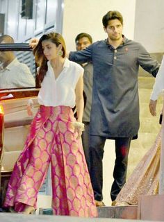 Sidharth Malhotra, Diwali Party, Patterned Pants, Salwar Kamiz, Ethnic Outfits, Designer Party Wear Dresses, Dress Indian Style, Indian Wedding Outfits, Indian Designer Outfits