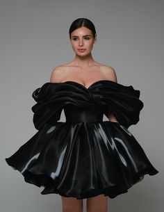 Evening dress Raphaella Nuar Vesna Wedding, Style Your Clothes, Floral Dresses With Sleeves, Wedding Dress Black, Classy Prom Dresses, Dream Wedding Ideas Dresses, Pretty Prom Dresses