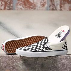 Checkerboard Skate Slip-On Off White Vans, Long Skate, Tenis Vans, Vans Checkerboard, Vans Store, Vans Skate, Mens Skate Shoes, White Vans, Vans Slip On