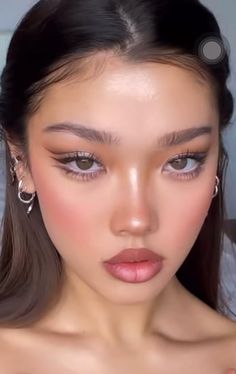 Lipstick Looks Natural, Sharp Makeup Looks, Brunch Makeup Ideas, Ethereal Makeup Looks, Princess Makeup Looks, Maquillaje Douyin, Douyin Eye Makeup, Beauty Makeup Tutorial