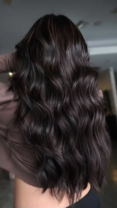 Dark Brunette Fall Hair 2023, Dark Hair Bayalage, Dimensional Dark Brunette, Dark Brown Dimensional Hair, Dimensional Dark Brown Hair, Brunette Fall Hair 2023, Brunette Balayage Hair Dark, Brunette Dimensional Hair, Dark Dimensional Hair Brunettes