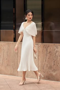 J'adore Pleated Silk Dress – VAST فستان سهرة, School Looks, Dress Silhouette, Midi Maxi Dress, Classic Dress, Classy Dress, Elegant Outfit, Fancy Dresses, Evening Party