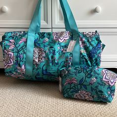 Brand New Vera Bradley Lighten Up Large Traveler Duffel And Cosmetic Bag Bundle Pattern: Peacock Garden -Lighten Up Large Traveler Duffel - Retails $129 Packable!! Exterior Features Two Slip Pockets Zip Closure. Dimensions: 22.0" W X 11.0" H X 11.0" D With 34.0" Strap Drop -Lighten Up Grand Travel Cosmetic Bag - Retail $55 * Zip Closure * 12”X7”X3” * Wipe-Clean Interior **Smoke And Pet Free Home*** Turquoise Travel Bag For Spring, Spring Travel Turquoise Bags, Blue Floral Print Bag For Vacation, Blue Floral Print Shoulder Bag For Travel, Blue Floral Print Vacation Bags, Blue Floral Print Vacation Bag, Vera Bradley Duffel, Vera Bradley Duffle Bag, Vera Bradley Travel Blanket