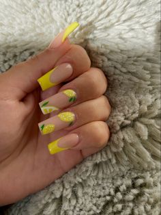 Lemon Inspired Nails, Long Holiday Nails Summer, Lemon Acrylic Nails, Yellow Acrylic Nails Coffin With Design, Citron Nails, Yellow Nails Inspo Aesthetic, Nails Lemon, Yellow Aesthetic Nail Designs, Lemon French Nails