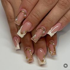 Cat Eye Square Nails, French Tip With Gold Flakes, 25 Birthday Nails, 21 Bday Nails, Clean Natural Nails, Nail Ideas With Charms, Gold Detail Nails, Gold Chrome Nail Art, Short Gold Nails