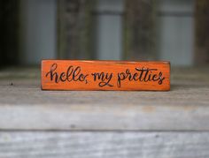 a wooden sign that says hello, my pretties