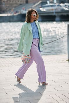 Mode Pastel, Stockholm Fashion Week, Colorful Outfits, Woman Walking, Pastel Outfit, Purple Pants, Green Blazer, Stylish Work Outfits, Stockholm Fashion