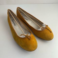 Repetto Suede Ballet Flats, Size Fr 40, In A Gorgeous, Bright Yellow Ochre Color. These Delightful French Shoes Are Crafted In Goat Skin And Are Of Exceptional Quality And Softness. Though They Are Designed To Fit Like A Glove, Repetto Flats Run Small (In My Experience A Fr 40 Is Approximately A Us 8.5). These Flats In Great Condition And Come With Their Original Box And Tissue. Repetto Flats, Repetto Shoes, Ochre Color, French Shoes, Suede Ballet Flats, Yellow Ochre, Sunshine Yellow, Bright Yellow, Orange Yellow