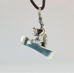 Personalized Snowboarder Sterling Silver Necklace. Engaving space is available on the back of the board. Chain in not included, but can be arranged. Please message for details.For discount codes, shipping information, and shop policies, click the Shipping and Policies tab or click www.etsy.com/shop/samborajewelry/policy Sports Jewelry, Personalized Pendant, Maple Leafs, Extreme Sports, Sports Gifts, Winter Sports, Gold Plated Silver, Gold Plated Sterling Silver, Gifts For Teens