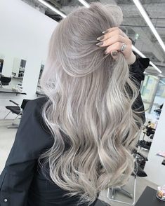 Ash Silver Highlights, Greyish Blonde Highlights, Ashy Grey Blonde Hair, Ash Blonde Grey Hair, Grey Ash Blonde Hair, Cool Blonde Hair Color Balayage, Ash White Hair, Silver Ash Blonde Hair, Light Ashy Blonde Hair