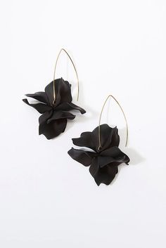 The ultra-lightweight Air Bloom Floral Drop Earrings in gold add the perfect amount of charm to casual and formal outfits alike. ?


Length: 3¡±?
Weight: 0.4 oz ?
Gold Plated Brass Material?
Flower Drop Pendant? Casual And Formal Outfits, Formal Outfits, Earrings In Gold, Holiday Looks, Shoes With Jeans, Formal Outfit, Gold Drop Earrings, Drop Pendant, Brass Material