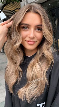 Bellami Hair Extensions Hot Toffee Blonde, Blonde Shade For Pale Skin, Light Beige Balayage, Jana Kramer Hair Balayage, Hair For Cool Summer, Dynamic Blonde Hair, Blonde For Neutral Undertone, Warm Dirty Blonde Hair Balayage, Reverse Balayage Dark Blonde