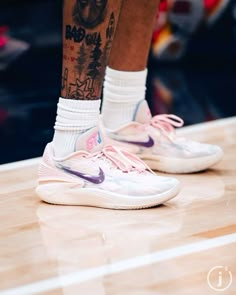 Robert Core, Shoe Wallpapers, Graffiti Notebook, Nba Sneakers, Basketball Drip, Basketball Fits, It Sneakers, Zapatillas Nike Basketball, Bb Shoes