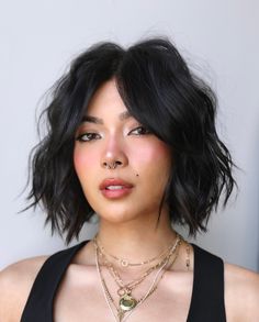 18 Short Grunge Hair Ideas To Save For Your Next Salon Visit Black Hair Pixie Cut, Low Maintenance Short Haircut, Short Textured Hair, Short Choppy Haircuts, Choppy Haircuts, Temporary Hair Dye, Short Grunge Hair, Short Dark Hair, Choppy Hair