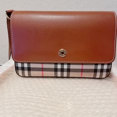 This Authentic Burberry Crossbody Is Beautiful, Very Clean Like New. Limited Time, Burberry, Bag Lady, Like New, Size 7, Color