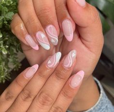 Valentines Nail Art Designs, Almond Acrylic Nails Designs, Almond Nail Art, Wow Nails, Valentine Nail Art, Romantic Nails, Medium Almond