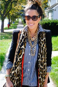 Plaid shirt under black blazer with the sleeves rolled up so the plaid shows. Throw on a leopard scarf and go! Perfect with dark wash jeans! Leopard Scarf, Mode Chic, Olivia Palermo, Carrie Bradshaw, Beautiful Skirts, Kate Moss, Mixing Prints, Looks Style, Mode Inspiration