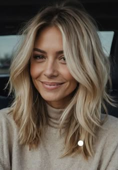 Hair Cuts Medium Length Layers 2024, Women’s Medium Length Haircut Blonde, Women's Medium Length Haircut, Medium Haircut Wavy, Haïr Cut Medium Hair Layers, Medium Blonde Haircut, Mid Length Hair Thick Hair, Medium Haircut Blonde, Layered Straight Hair Medium