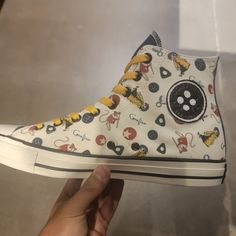 Laika Caroline converse Coraline Converse, Coraline Shoes, Custom Converse Ideas, Cute Converse Shoes, Whimsical Shoes, Converse Design, Anime Tote Bag