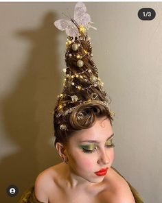 24 Stunning Christmas hairstyles - The Glossychic Ornament Hair Hairstyles, Christmas Updos, Christmas Crazy Hair, Grinch Hairstyles, Cute Hairstyles For Christmas, Christmas Hairstyle, Xmas Hairstyles, Christmas Updo, Whoville Hair