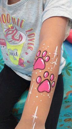 Arm Face Paint Ideas, Face Painting For Women, Face Painting Beginners, Easy Face Painting Ideas For Kids Boys, Paw Face Paint, Face Painting For Kids Easy, Kid Face Paint Ideas, Bluey Face Painting Ideas For Kids, Paw Print Face Paint