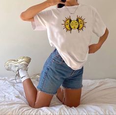 T Shirt Outfit, Cute Winter Outfits, Cute Tshirts, Girls Tshirts, Shirt Outfit, Jean Shorts, Winter Outfits