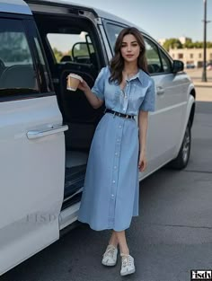 Denim Dress Outfit, Casual Denim Dress, Vintage Denim Dress, Modest Casual Outfits, Modesty Outfits, Maxi Outfits, Basic Skirt, Fasion Outfits, Denim Midi Dress