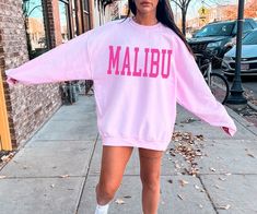 The Malibu California Sweatshirt is a trendy preppy sweater that features an aesthetic college crewneck design. It is oversized and minimalist in style, making it a perfect gift for anyone who loves the laid-back vibes of Malibu. Malibu California Sweatshirt, Trendy Preppy Sweater, Aesthetic College Crewneck, Oversized Minimalist Sweater, Malibu California Shirt Gift Sweatshirt Description: * Please read shop "Policies" for more information. * Please note actual colors may vary. It's important t 21st Birthday Gifts For Girls, Minimalist Sweater, Sweater Aesthetic, Adrette Outfits, College Crewneck, Preppy Sweatshirts, California Sweatshirt, Birthday Presents For Girls, Trendy Crewneck