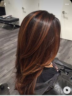 Hair Color Flamboyage, Red Highlights, Brown Hair Balayage, Dark Brown Hair Color, Winter Hair Color, Long Brown Hair, Hair Color Highlights, Brown Hair With Highlights, Hair Painting