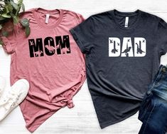 two shirts that say mom and dad on them